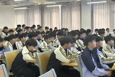 简篇-生涯规划 筑梦未来——树人堂讲座圆满举行